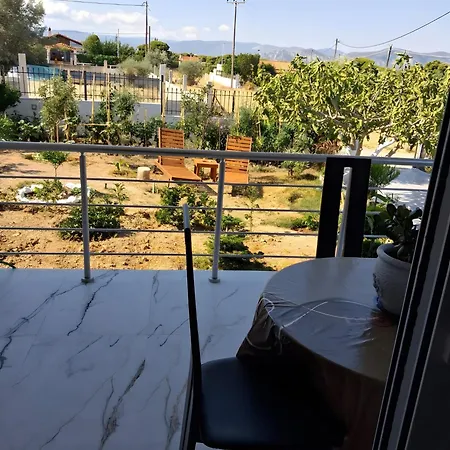 別荘 Olga's Modern Retreat, ルートラキ