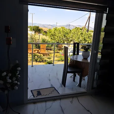 Olga's Modern Retreat, Holiday home *