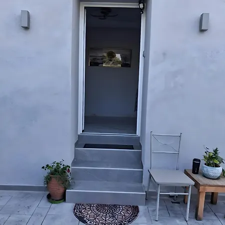 別荘 Olga's Modern Retreat, ルートラキ