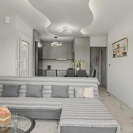Olga's Modern Retreat, * Loutráki