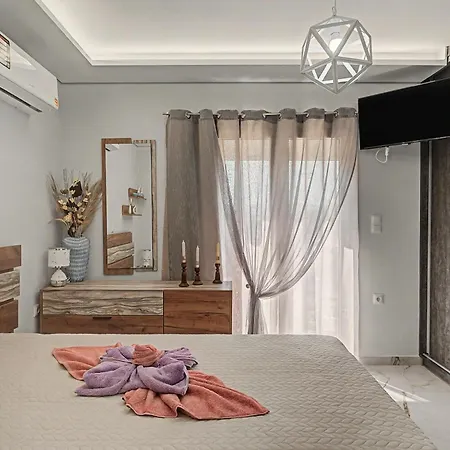Olga's Modern Retreat, Loutráki